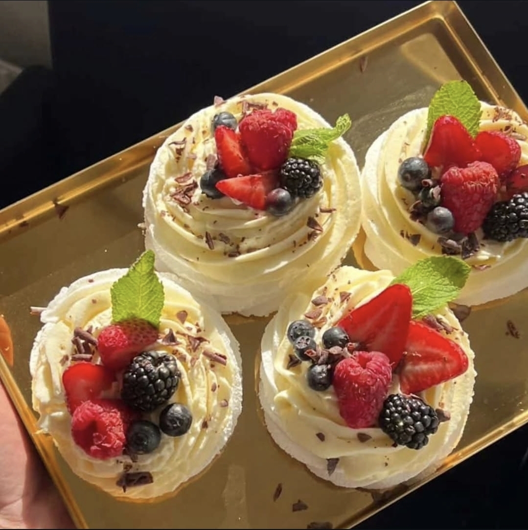 Berry Pavlova Portions