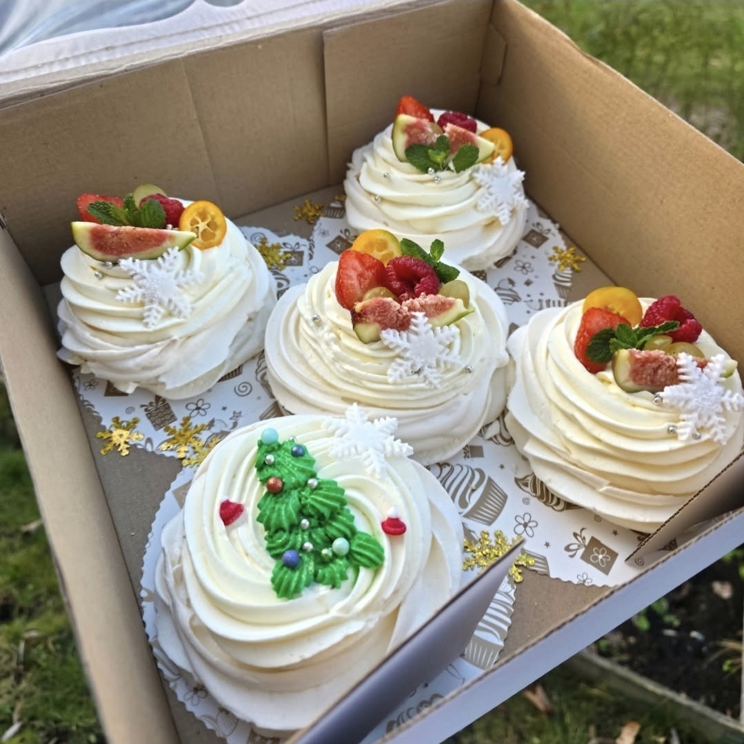 Mini Pavlova Box