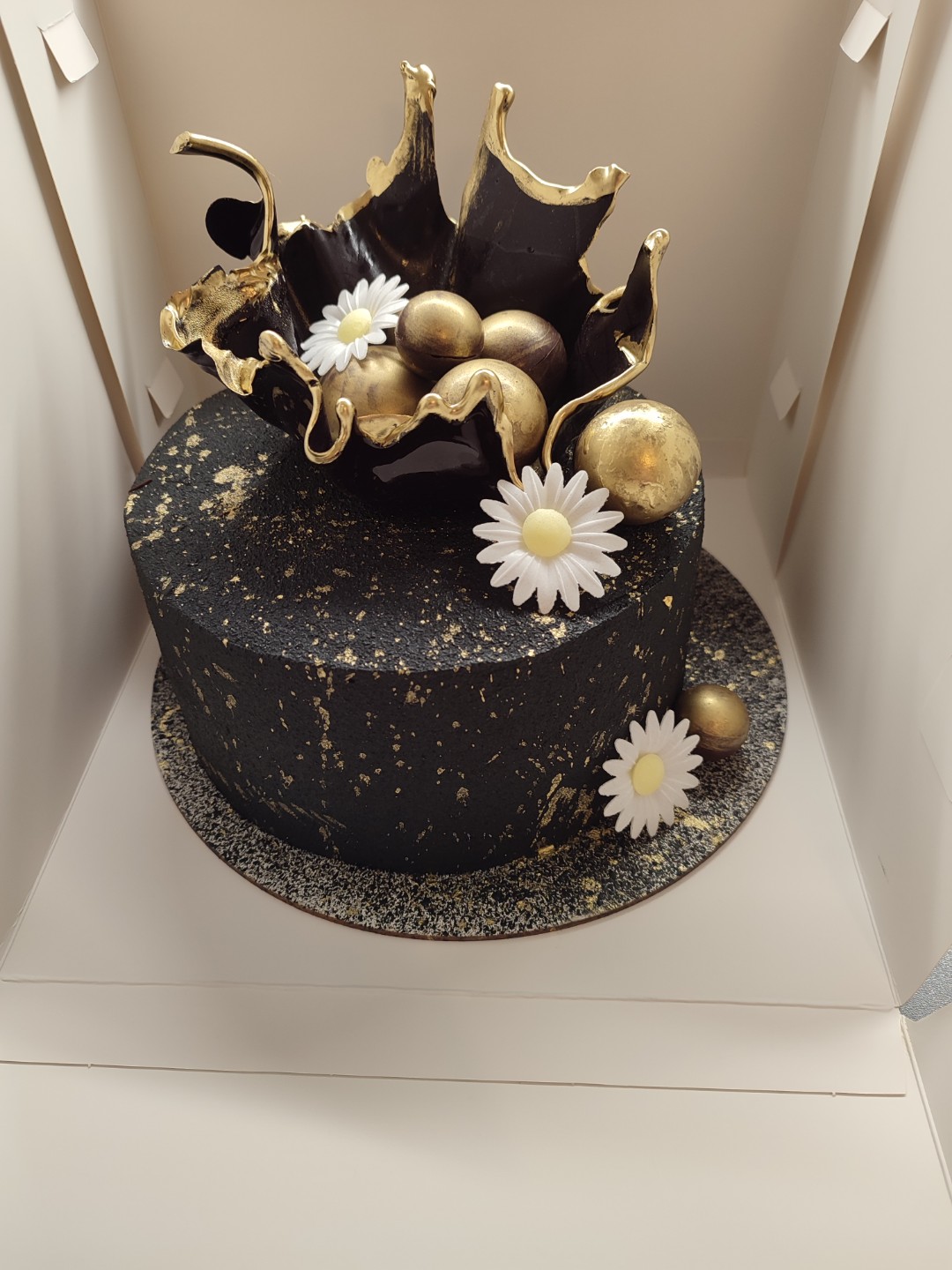 Black & Gold Cake