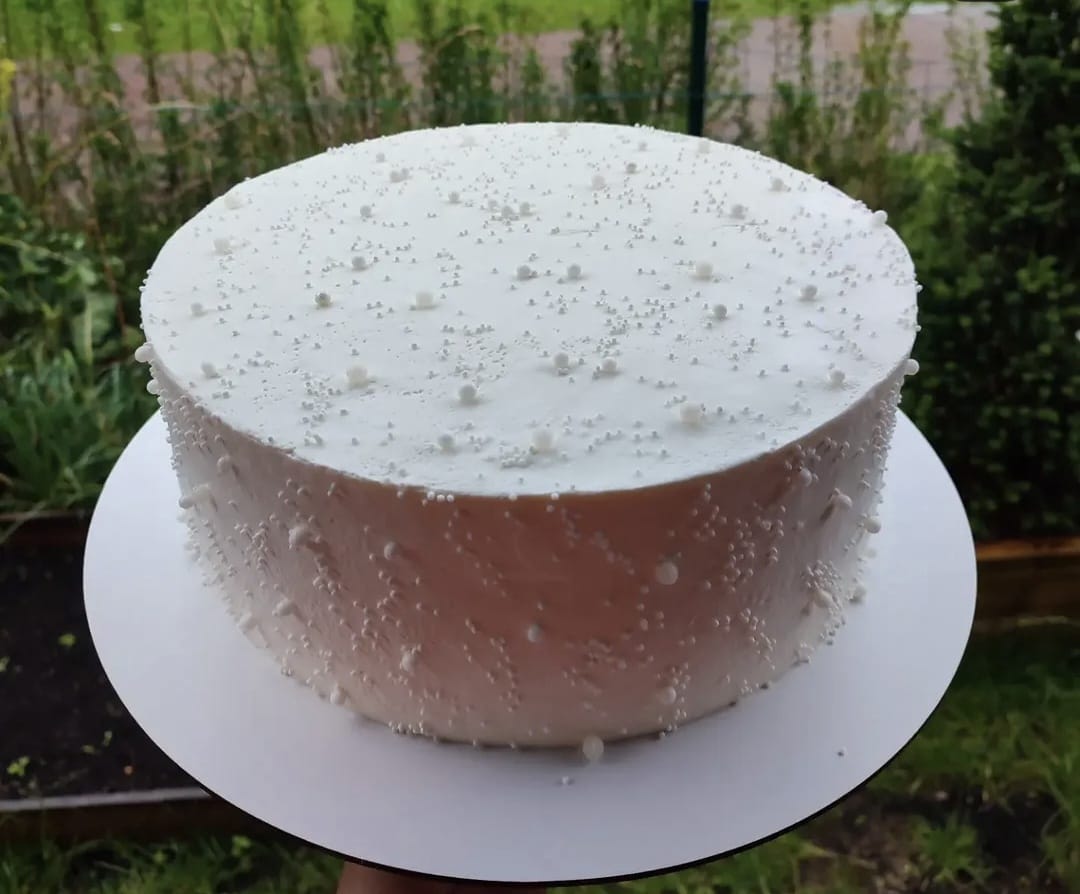 Pearl-Studded White Wedding Cake