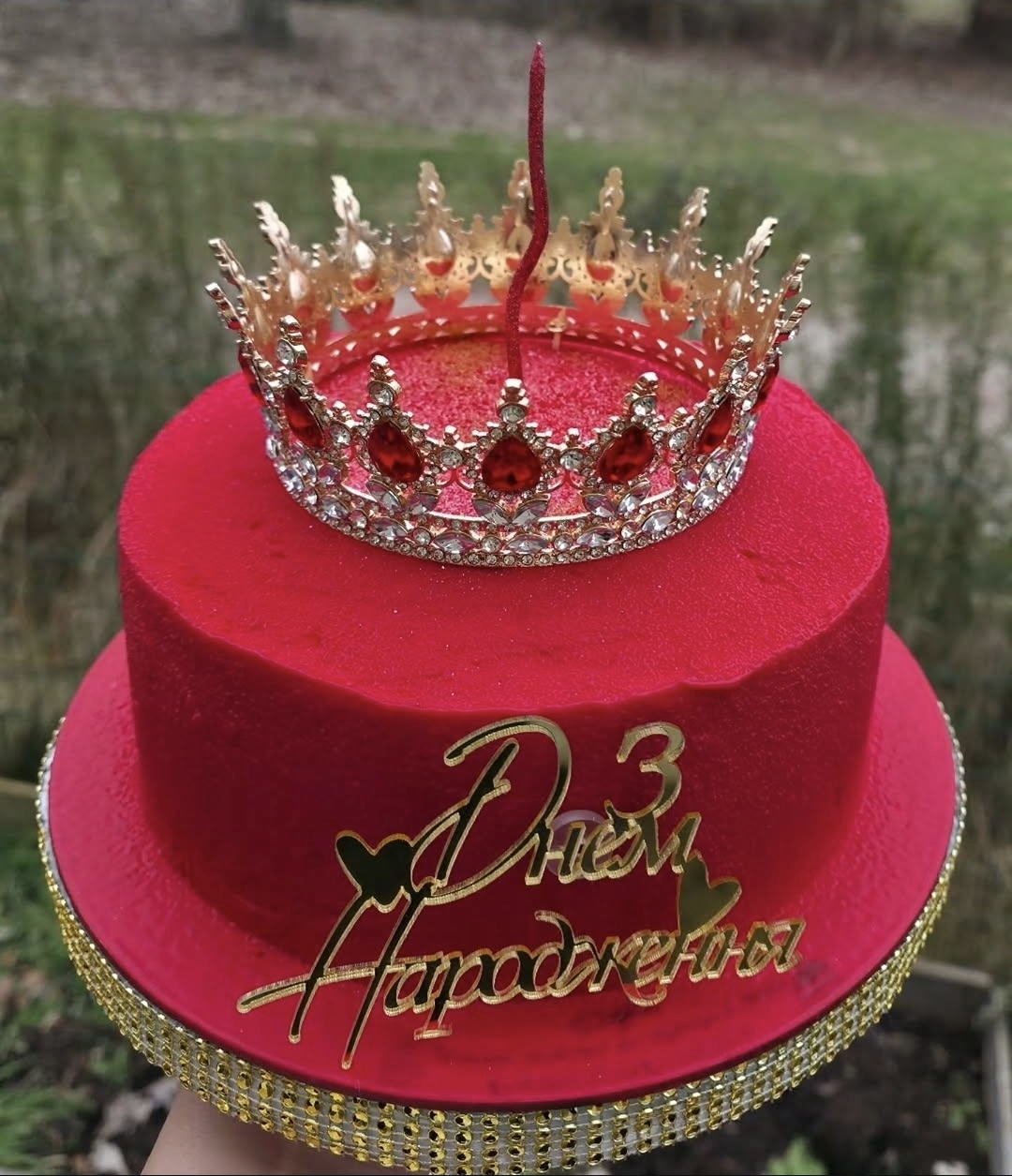 Red Velvet Crown Cake