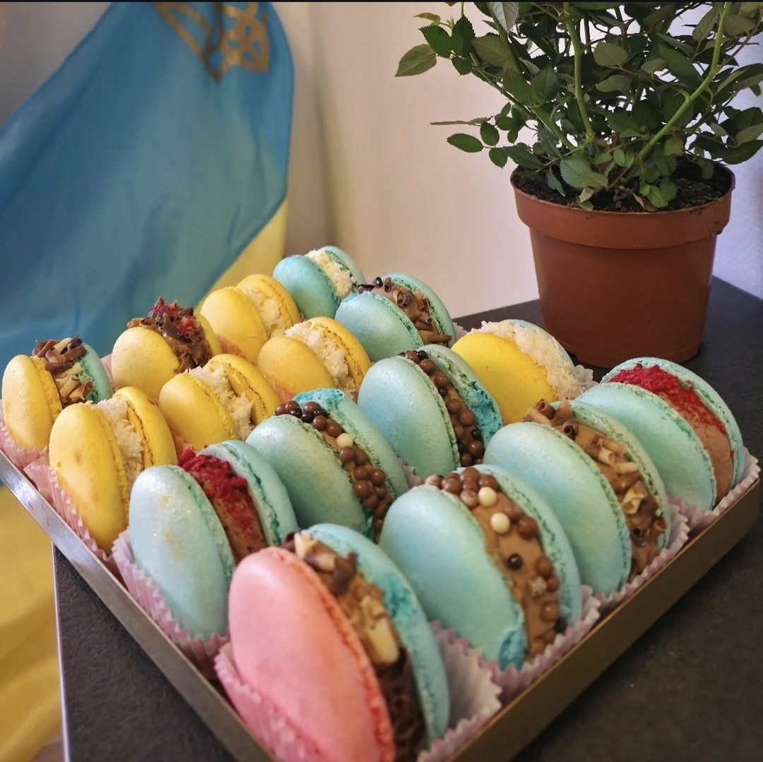 Pastel Macaron Tray