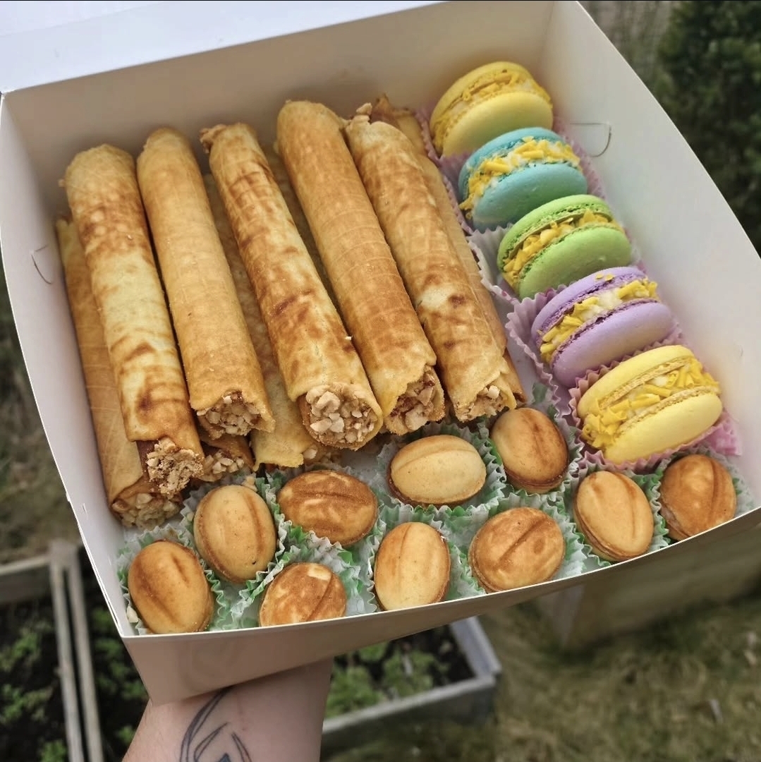 Pastel Macaron Box
