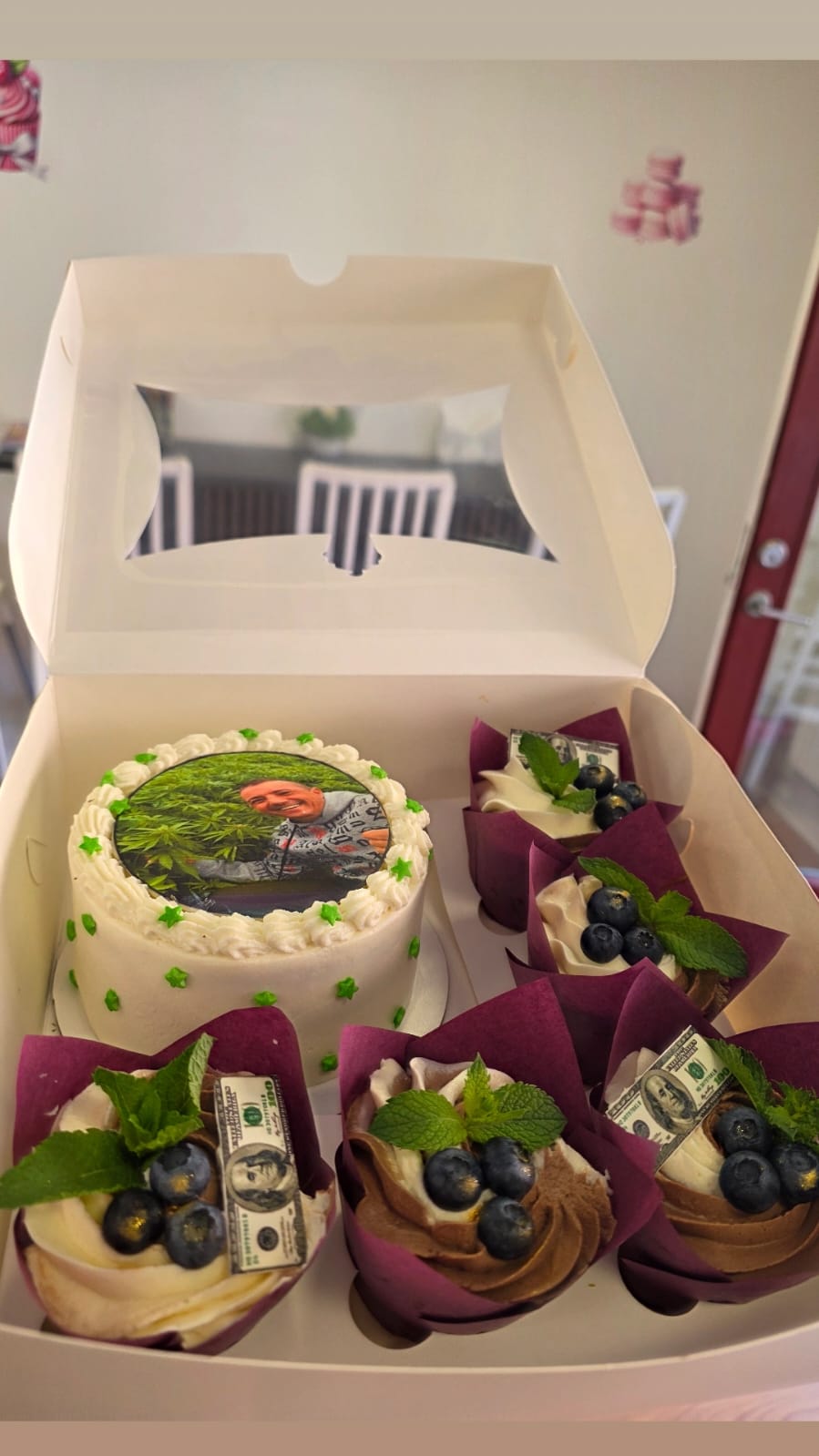 Money Cake & Cupcake Gift Box