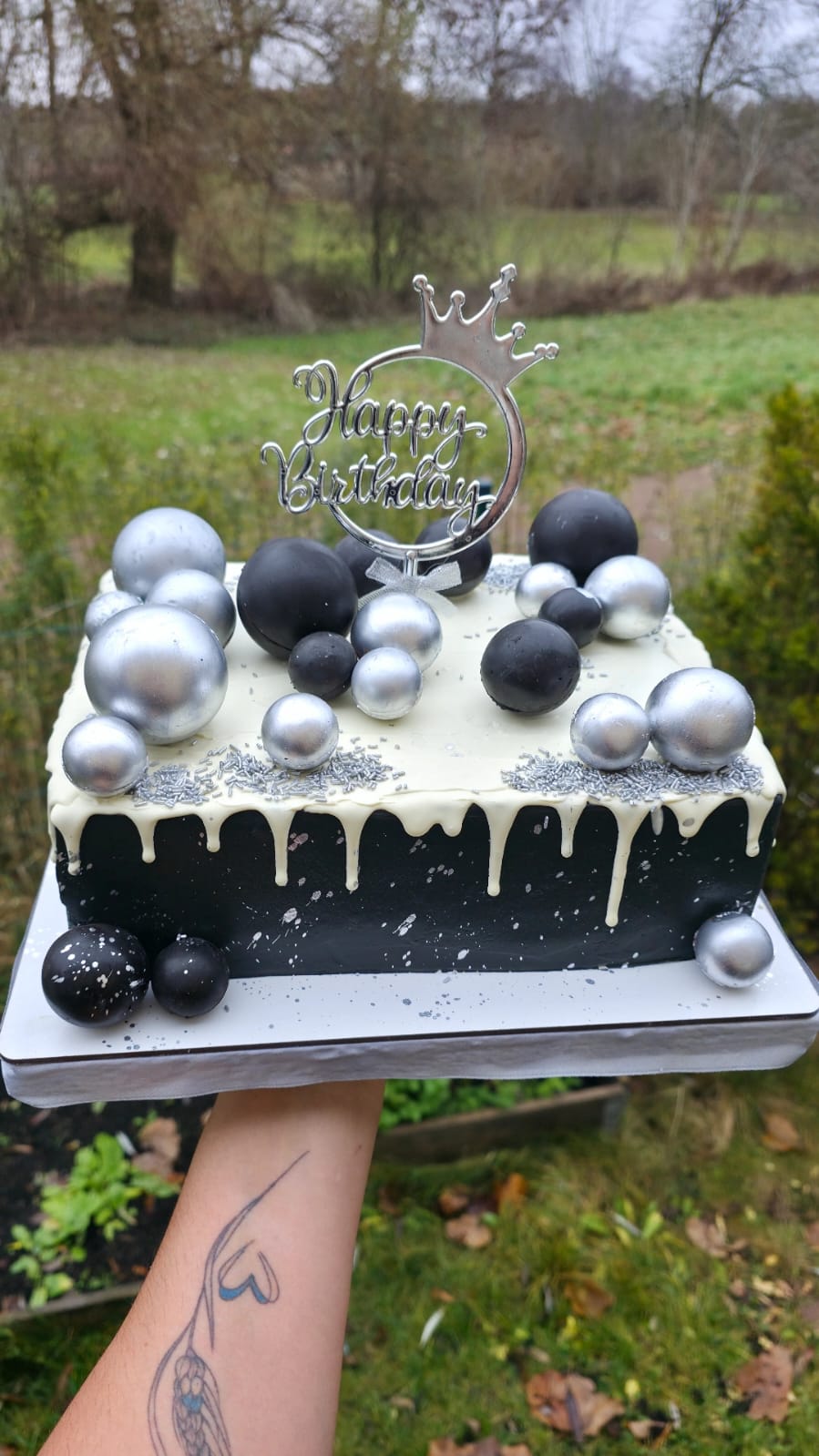 Black & Silver Sphere Square Cake