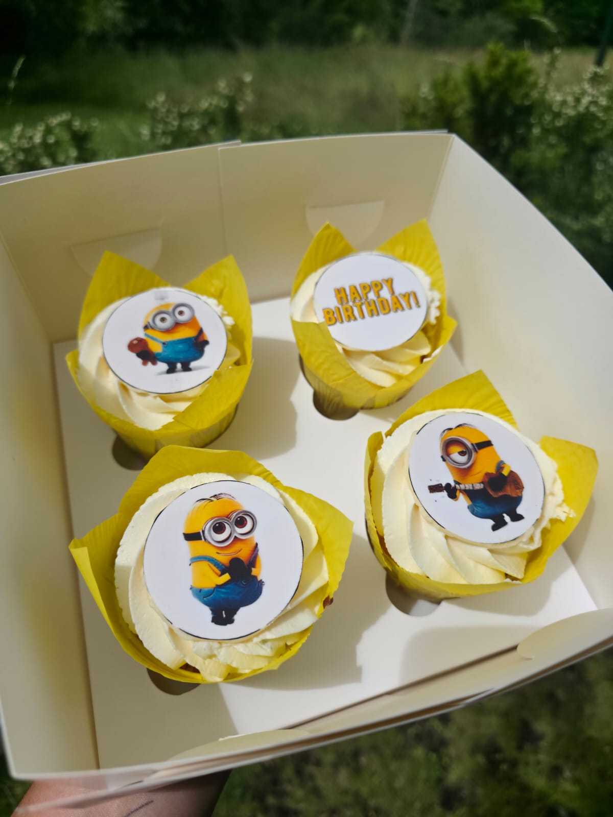 Minion Cupcakes