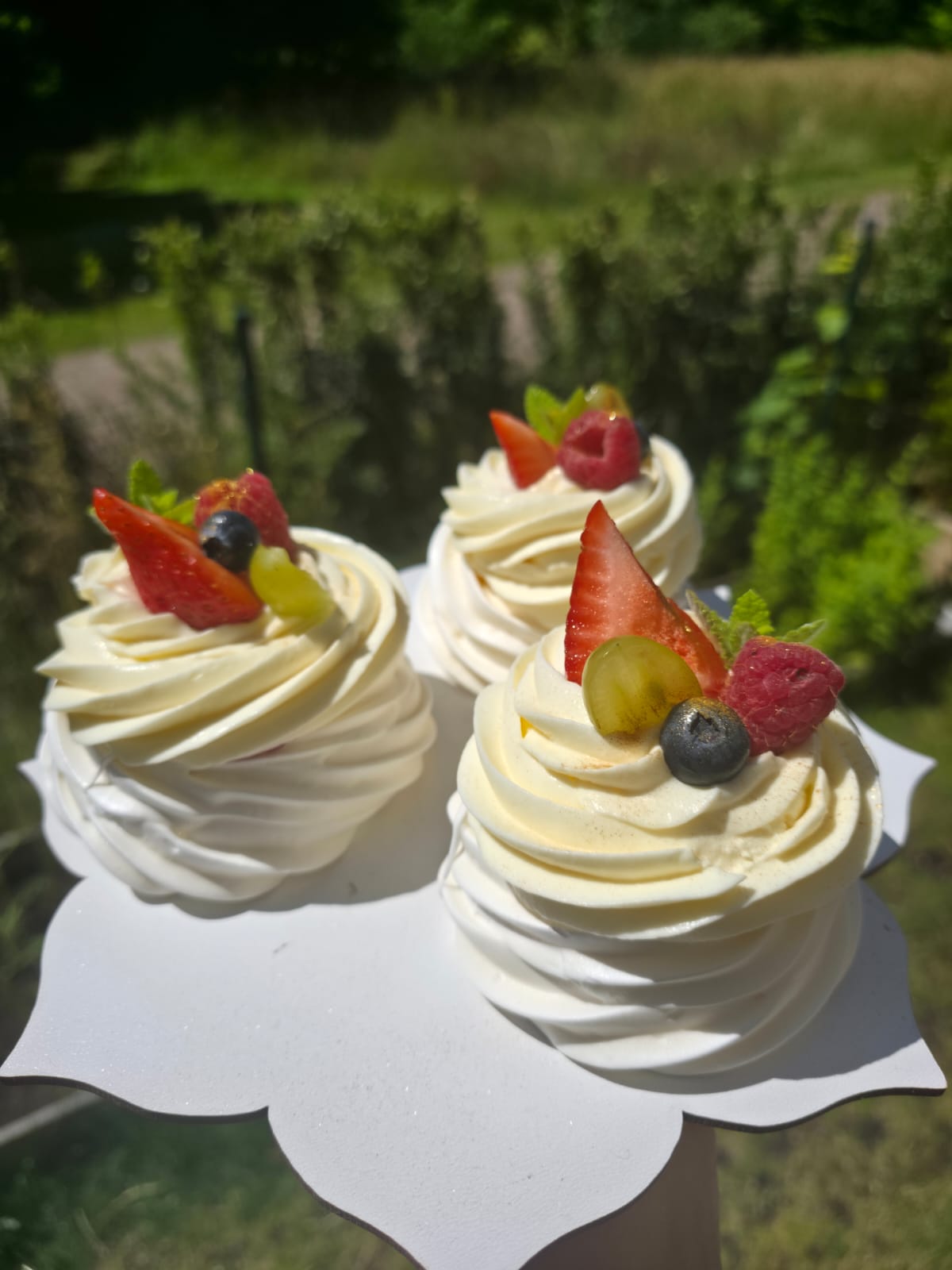Mini Pavlova with Berries