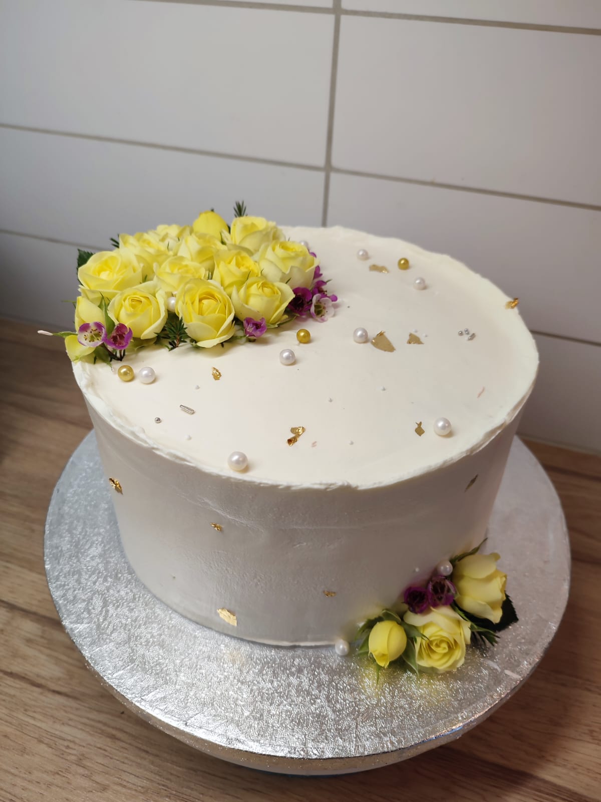 Yellow Roses Cake